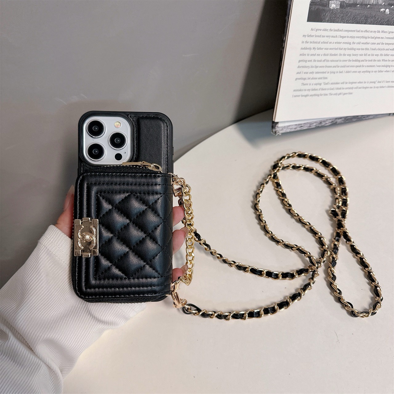 chanel iphone15 pro maxケースショルダーカード入れ